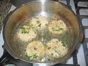 sabudana being fried